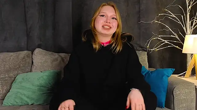 Snapshot of EdlaHames chatting on 11, 3, 2025 EdlaHames online show from 11, 3, 2025