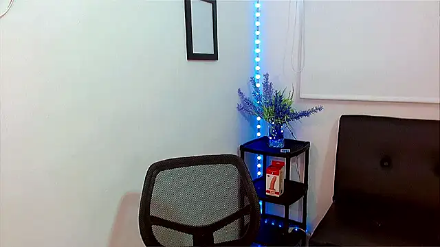 Snapshot of Emilybateee chatting on 19, 2, 2025 Emilybateee online show from 19, 2, 2025