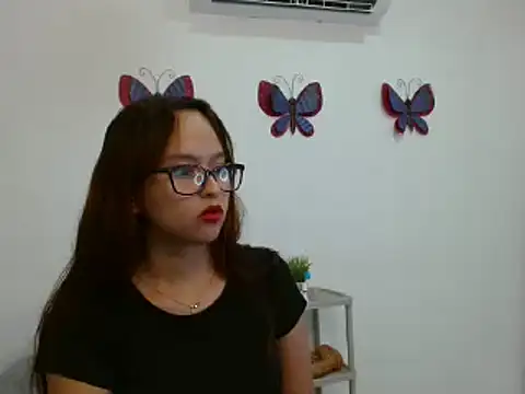 Snapshot of Emilybateee chatting on 7, 3, 2025 Emilybateee online show from 7, 3, 2025