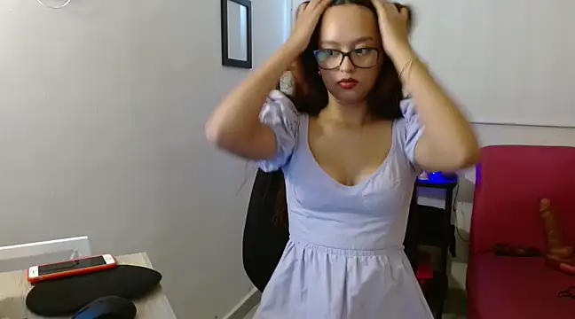 Snapshot of Emilybateee chatting on 15, 3, 2025 Emilybateee online show from 15, 3, 2025