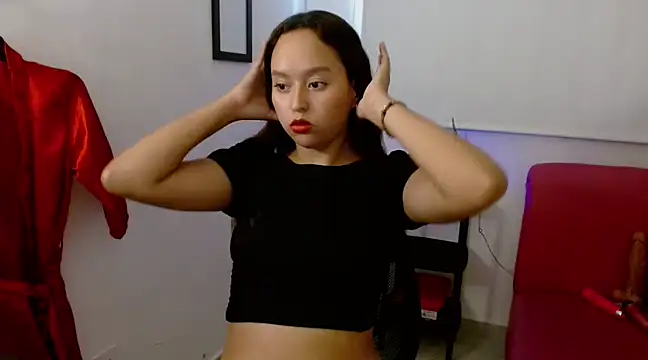 Snapshot of Emilybateee chatting on 21, 3, 2025 Emilybateee online show from 21, 3, 2025