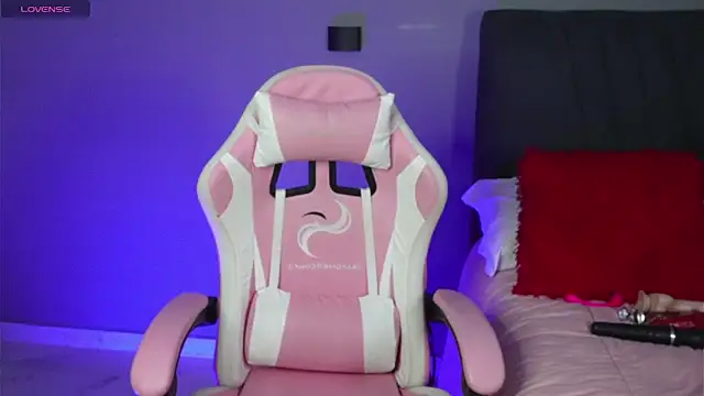 Snapshot of alejandra_jonees chatting on 4, 12, 2025 alejandra jonees online show from 4, 12, 2025