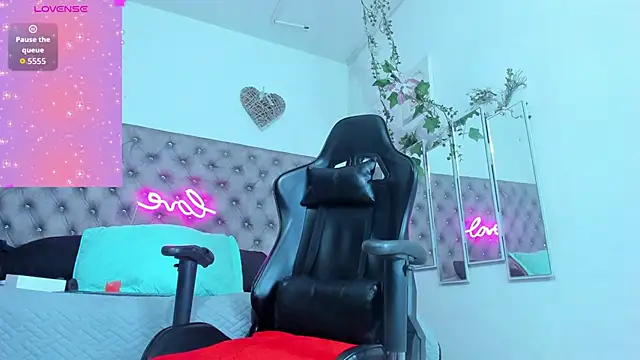 Naomii Viper online show from 11, 11, 2025