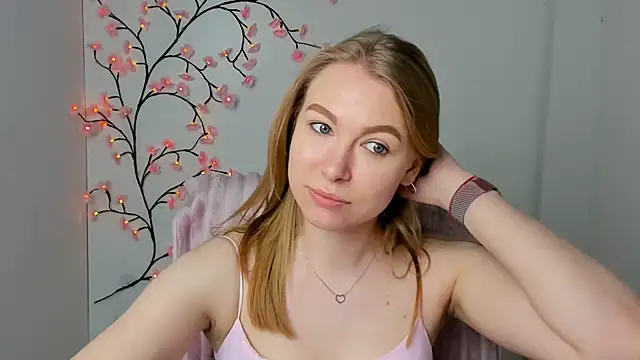 Snapshot of Dana_flowers chatting on 6, 5, 2026 Dana flowers online show from 6, 5, 2026