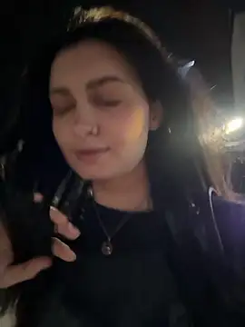 lunalovelee online show from 18, 9, 2025