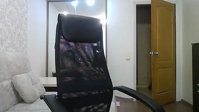 Snapshot of Victoria_secrets_ chatting on 2, 3, 2025 Victoria secrets online show from 2, 3, 2025