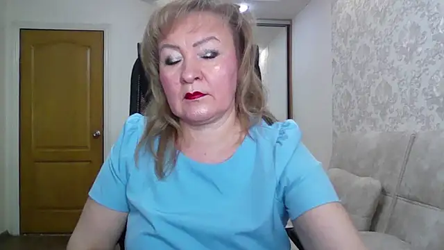 Snapshot of Victoria_secrets_ chatting on 8, 10, 2025 Victoria secrets online show from 8, 10, 2025