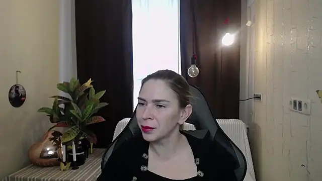 TessaDaybreak online show from 27, 2, 2025