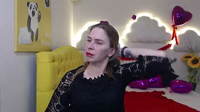 TessaDaybreak online show from 4, 3, 2025