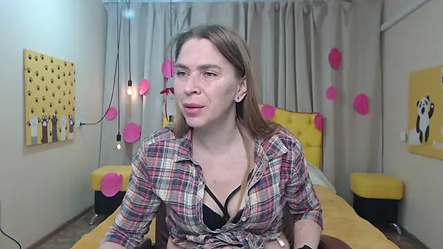 TessaDaybreak online show from 9, 4, 2026