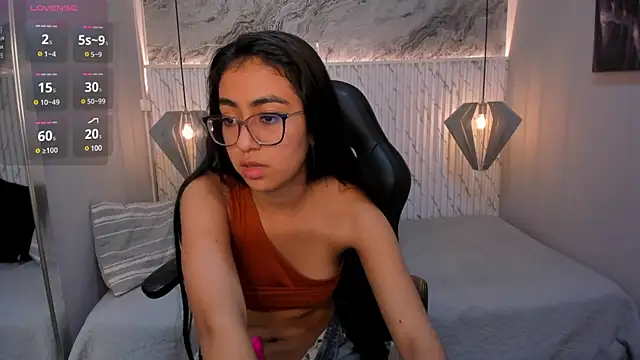 Snapshot of lucelly_15 chatting on 5, 3, 2025 lucelly 15 online show from 5, 3, 2025