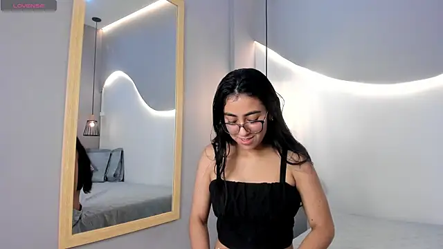 Snapshot of lucelly_15 chatting on 19, 9, 2025 lucelly 15 online show from 19, 9, 2025