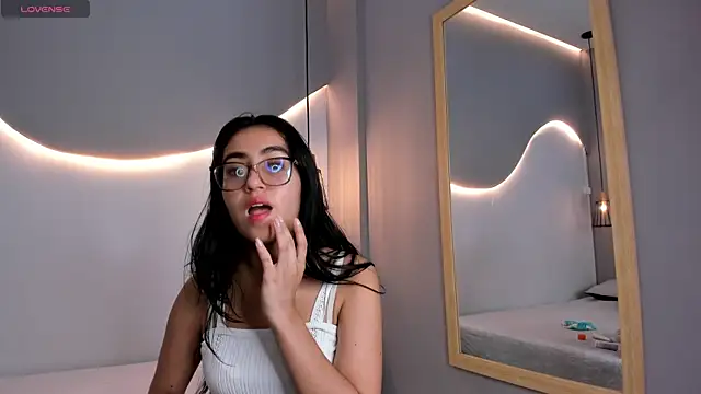 Snapshot of lucelly_15 chatting on 5, 10, 2025 lucelly 15 online show from 5, 10, 2025