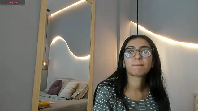 Snapshot of lucelly_15 chatting on 13, 10, 2025 lucelly 15 online show from 13, 10, 2025