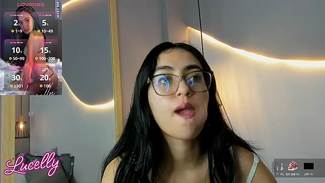 Snapshot of lucelly_15 chatting on 19, 10, 2025 lucelly 15 online show from 19, 10, 2025