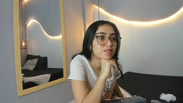 Snapshot of lucelly_15 chatting on 24, 10, 2025 lucelly 15 online show from 24, 10, 2025