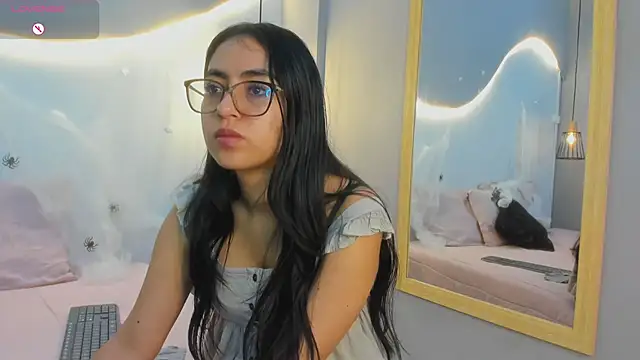 Snapshot of lucelly_15 chatting on 3, 11, 2025 lucelly 15 online show from 3, 11, 2025