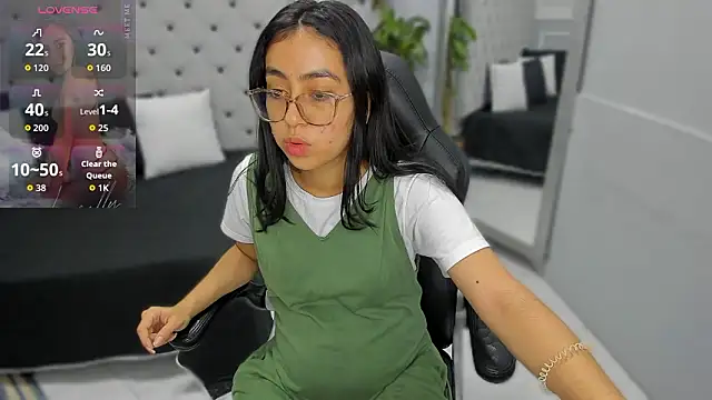 Snapshot of lucelly_15 chatting on 4, 2, 2026 lucelly 15 online show from 4, 2, 2026