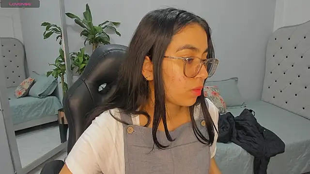 Snapshot of lucelly_15 chatting on 15, 3, 2026 lucelly 15 online show from 15, 3, 2026