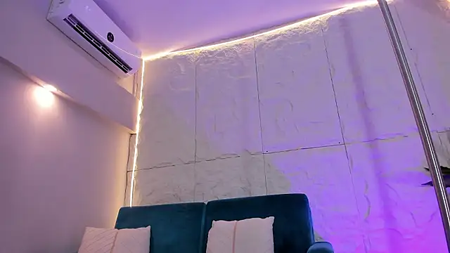 MelanieHillss online show from 2, 2, 2026