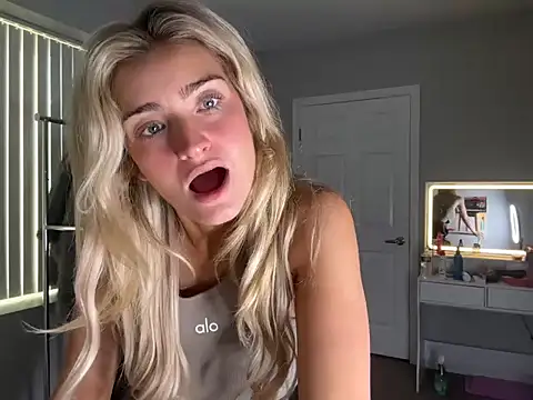 Snapshot of meggsworld chatting on 1, 10, 2025 meggsworld online show from 1, 10, 2025