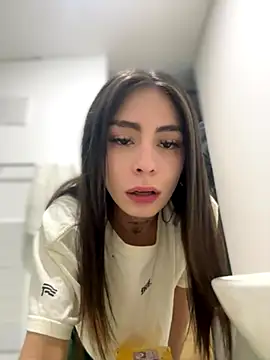 Snapshot of candycami19 chatting on 13, 10, 2025 candycami19 online show from 13, 10, 2025