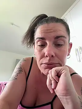 Snapshot of Lar0uch chatting on 20, 3, 2025 Lar0uch online show from 20, 3, 2025