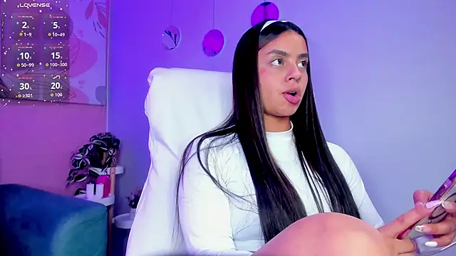 Bella walker  online show from 30, 9, 2025