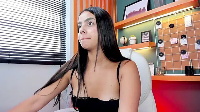 Bella walker  online show from 11, 10, 2025