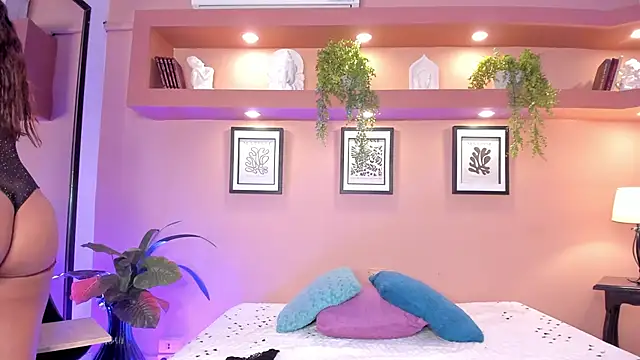 SofiaBennett  online show from 8, 3, 2025