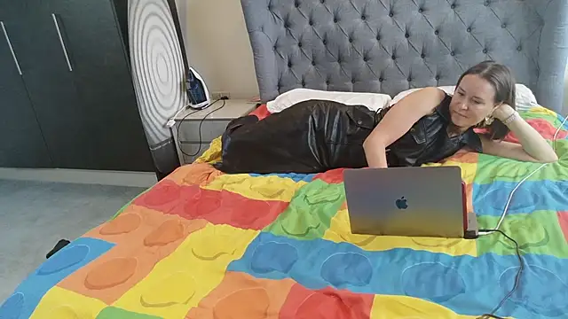 eatmypie69 online show from 13, 4, 2026