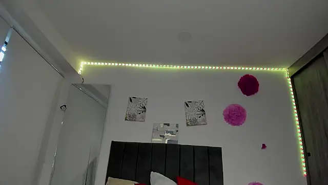 Snapshot of ZahraRose chatting on 4, 3, 2025 ZahraRose online show from 4, 3, 2025