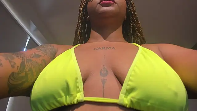 Snapshot of ZahraRose chatting on 4, 3, 2025 ZahraRose online show from 4, 3, 2025