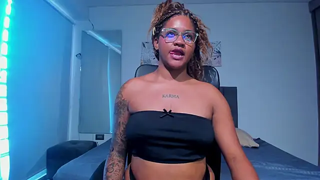 Snapshot of ZahraRose chatting on 14, 3, 2025 ZahraRose online show from 14, 3, 2025