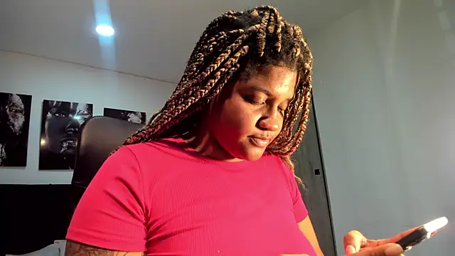 Snapshot of ZahraRose chatting on 8, 9, 2025 ZahraRose online show from 8, 9, 2025