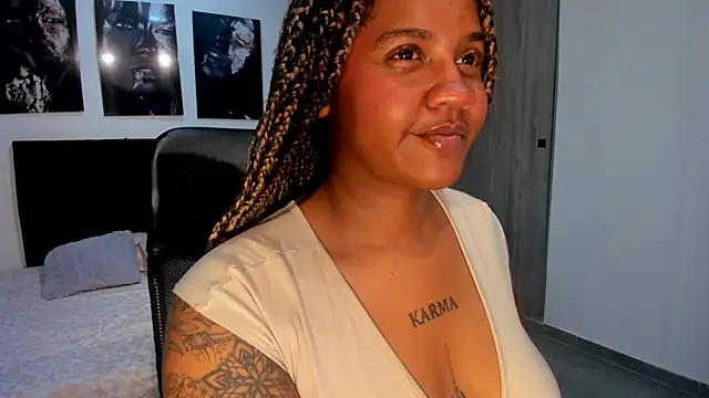 Snapshot of ZahraRose chatting on 9, 9, 2025 ZahraRose online show from 9, 9, 2025