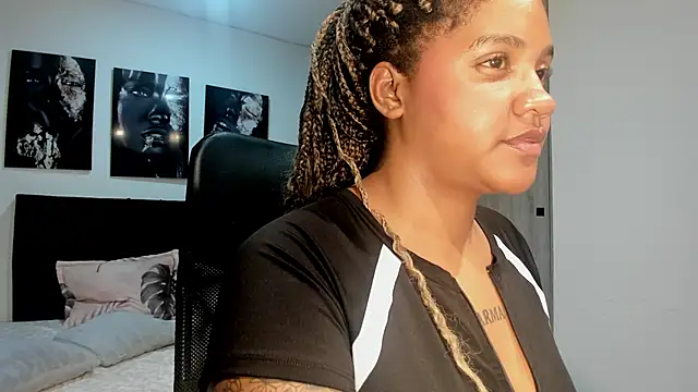 Snapshot of ZahraRose chatting on 11, 9, 2025 ZahraRose online show from 11, 9, 2025