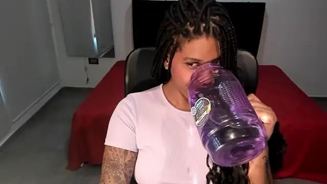 Snapshot of ZahraRose chatting on 7, 10, 2025 ZahraRose online show from 7, 10, 2025