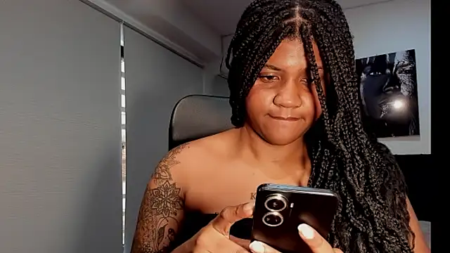 Snapshot of ZahraRose chatting on 13, 10, 2025 ZahraRose online show from 13, 10, 2025