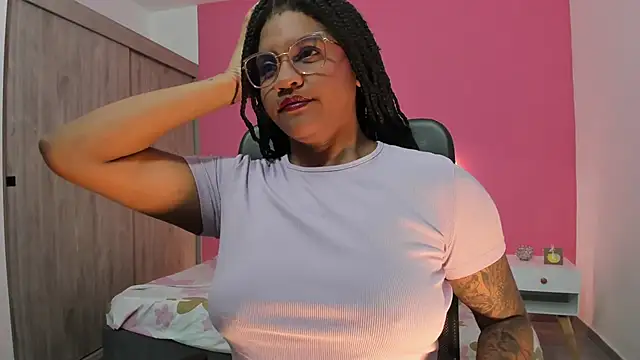 Snapshot of ZahraRose chatting on 15, 11, 2025 ZahraRose online show from 15, 11, 2025