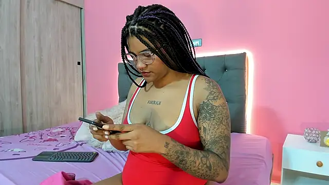 Snapshot of ZahraRose chatting on 28, 11, 2025 ZahraRose online show from 28, 11, 2025