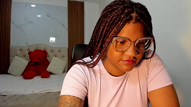 Snapshot of ZahraRose chatting on 3, 3, 2026 ZahraRose online show from 3, 3, 2026