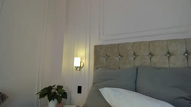 JasmineRoss 1 online show from 4, 11, 2025