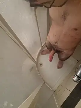 Snapshot of Lezoz_ chatting on 28, 10, 2025 Lezoz online show from 28, 10, 2025