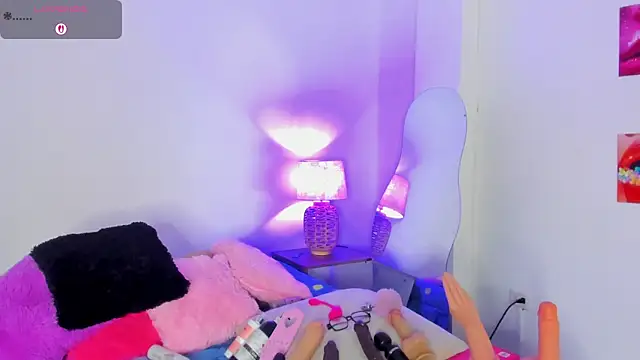 Snapshot of naomy_68 chatting on 28, 11, 2025 naomy 68 online show from 28, 11, 2025