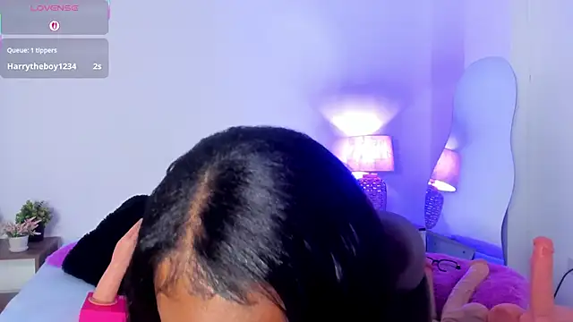 Snapshot of naomy_68 chatting on 4, 12, 2025 naomy 68 online show from 4, 12, 2025