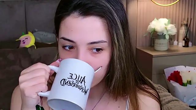 Snapshot of Alice_Deleon chatting on 9, 3, 2025 Alice Deleon online show from 9, 3, 2025