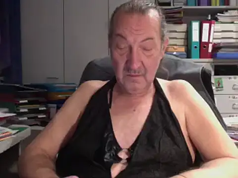 Snapshot of HMStraps01 chatting on 12, 2, 2025 HMStraps01 online show from 12, 2, 2025