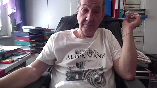 Snapshot of HMStraps01 chatting on 25, 2, 2025 HMStraps01 online show from 25, 2, 2025