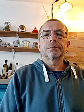 Snapshot of Xavspank2 chatting on 15, 10, 2025 Xavspank2 online show from 15, 10, 2025